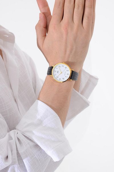 Q&Q Men's Leather Wristwatch