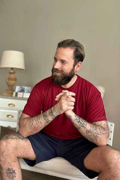 Pijamaevi Herren-Pyjama-Set mit Shorts, weinrotes Oberteil, marineblaues Unterteil