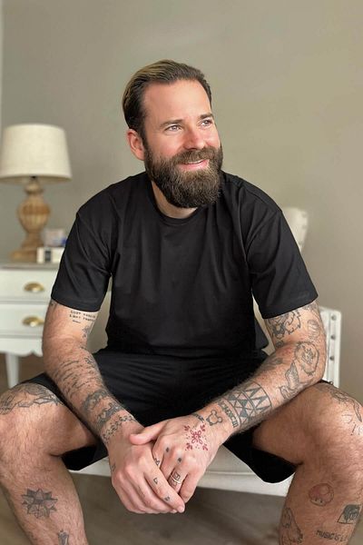 Pijamaevi Schwarzes Oberteil, schwarzes Unterteil, Herren-Pyjama-Set mit Shorts