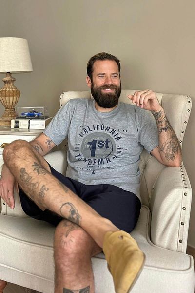 Pijamaevi Marineblaues, kurzärmliges Herren-Pyjama-Set mit Shorts und California-Aufdruck