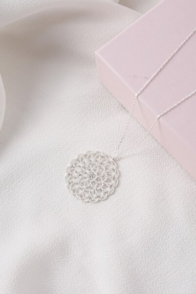 Bilsen Store 925 Ayar Gümüş Zincirli Beyaz Zirkon Taşlı Yaşam Çiçeği Kolye