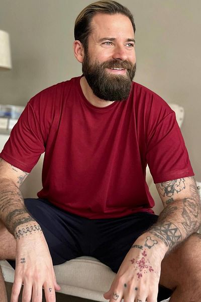 Pijamaevi Herren-Pyjama-Set mit Shorts, weinrotes Oberteil, marineblaues Unterteil