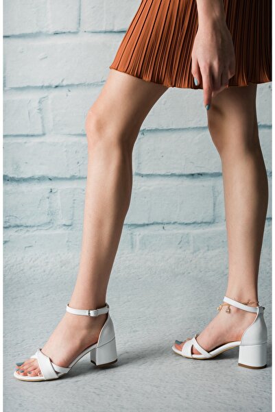 Diardi Kadın Beyaz Rengi Kısa Topuklu Sandalet