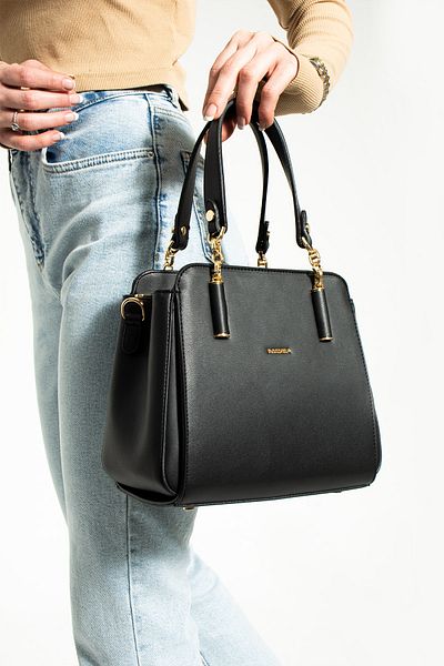MEGA ÇANTA Geantă neagră de mână și de umăr pentru femei Mega Polo cu 4 compartimente și accesorii cu lanț (model nou)
