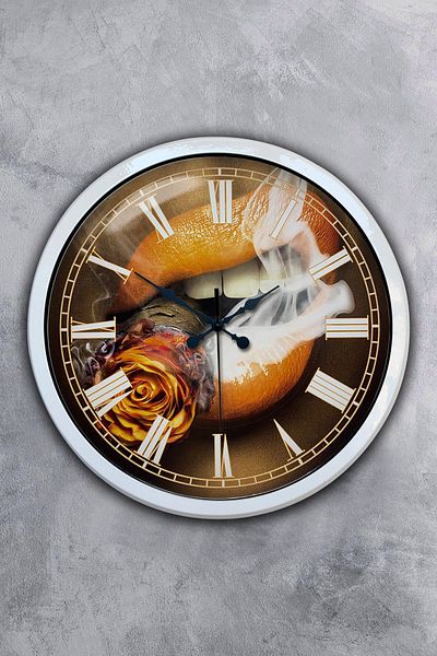 Kasva Concept Gift 40 cm White Metal Drinker Wall Clock