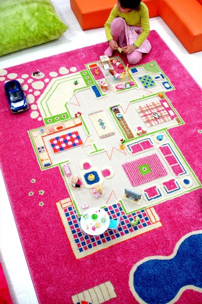 İVİ 160 x 230 cm Pembe Evcilik 3 Boyutlu Çocuk Halısı 121MD015PE16233