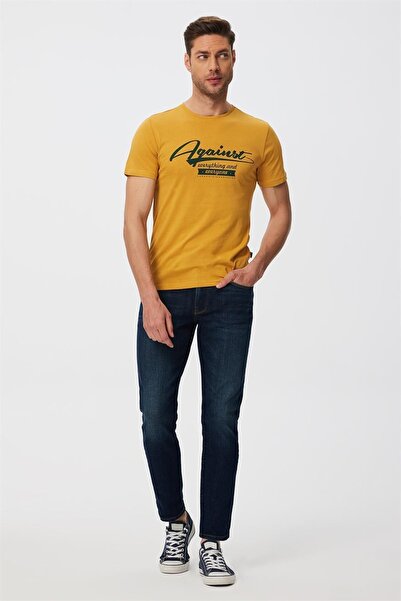 Lee Cooper تي شيرت رجالي - تي شيرت بياقة بلون الزعفران