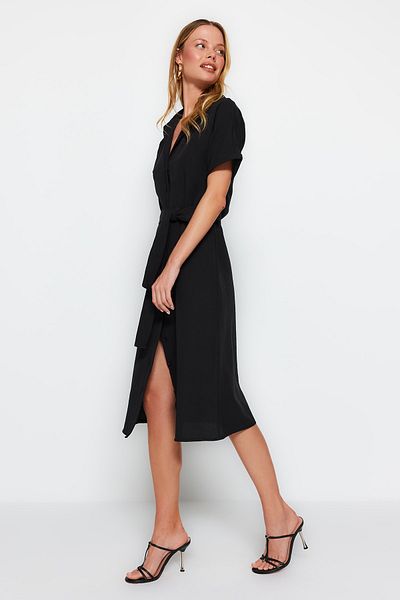 Trendyol Collection Tkané košilové šaty s černým páskem Midi Linen Look TWOSS23EL02400