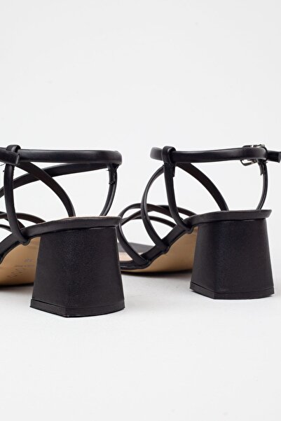 Adım Adım Жіночі чорні сандалі на підборах