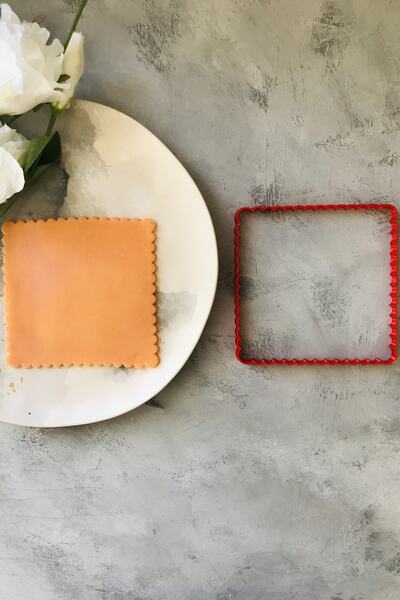 CESTOPİENO قطاعة عجين مربعة مسننة مقاس 12 سم