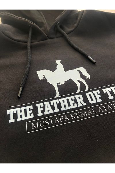 Efendioğlu Design 19 mai Ataturk - Hanorac negru cu glugă cu imprimeu „Părintele Turcilor”.
