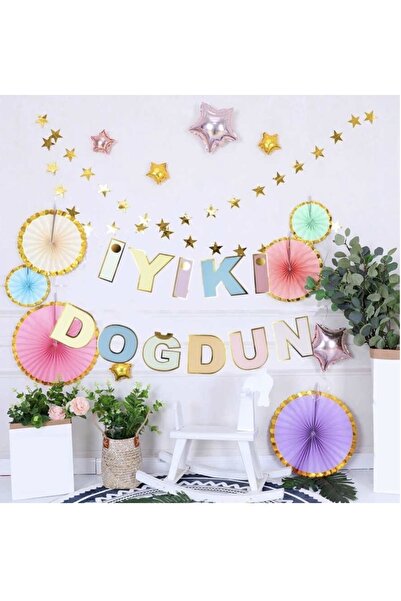 Öztürkpartievi Banner de La mulți ani cu macaroane aurii aurite