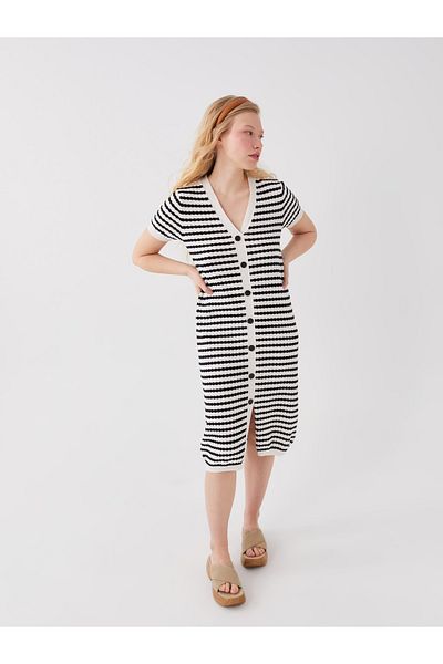LC Waikiki Kurzärmliges Damenkleid mit V-Ausschnitt und Muster