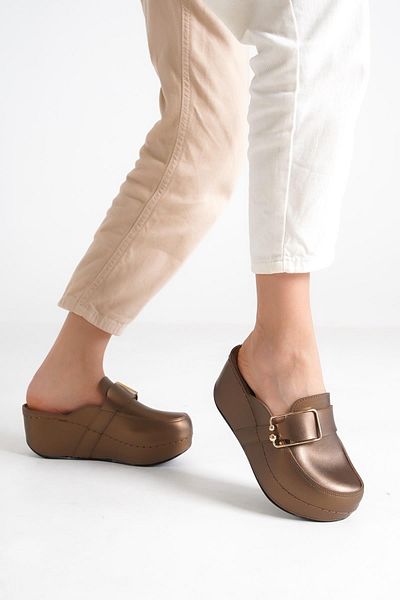 Capone Outfitters Anatomisch weiche, bequeme Mutterhausschuhe mit Keilabsatz