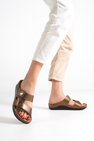 Capone Outfitters Anatomisch weiche, bequeme Mutterhausschuhe mit Keilabsatz