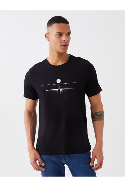 LC Waikiki Bedrucktes Herren-T-Shirt aus gekämmter Baumwolle – Rundhalsausschnitt, kurze Ärmel
