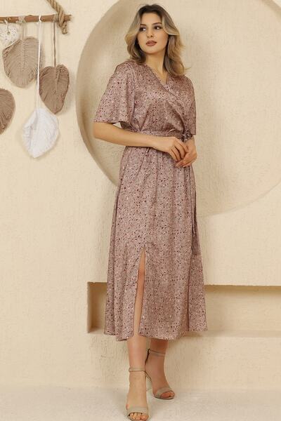 bayansepeti Květinový vzor Saténová látka Dvouřadý rozparek u krku a pásek Detailní krátký rukáv Béžové šaty midi délka 411