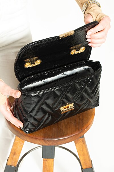By Hakan Sn 1349 Quilted Chain Women's Handbag Shoulder Bag Wrinkled-patent black