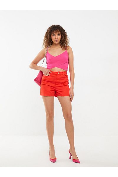 LC Waikiki Gabardine-Shorts für Damen mit gerader Passform und Taschendetail im Standardschnitt