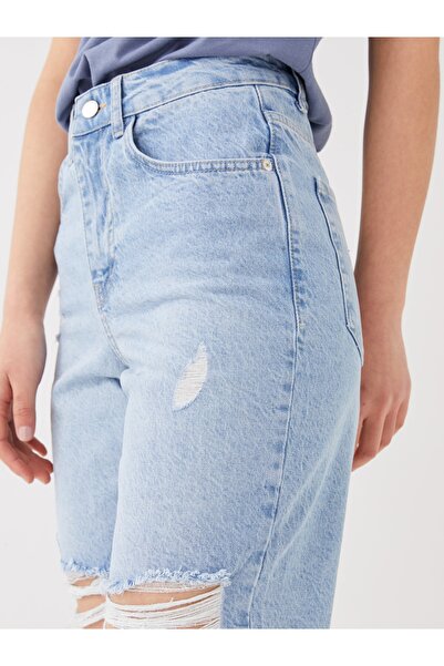 LC Waikiki Normál szabású női farmer rövidnadrág szakadt részletekkel