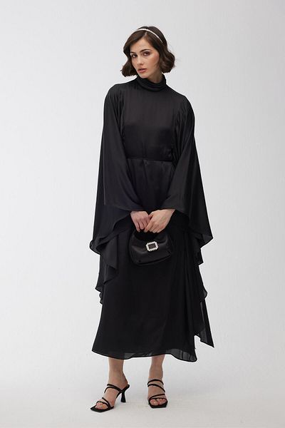 Manuka Satin Cape večerní šaty černé