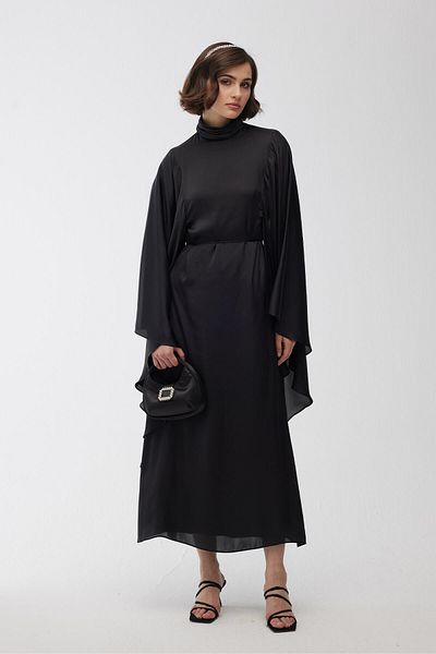 Manuka Satin Cape večerní šaty černé