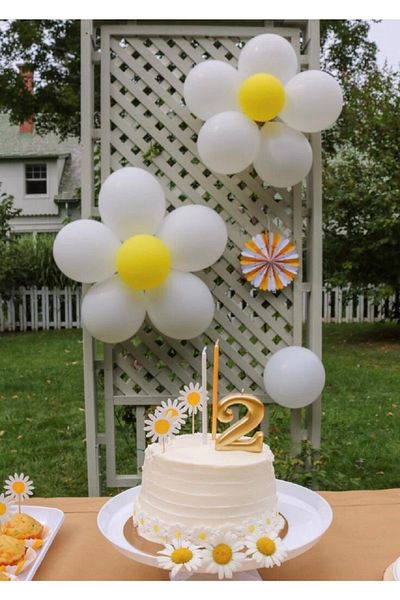 Happyland Daisy Themed Birthday Set Flower Making Apparatus 6 Pieces 40 Balloon Set with Refills