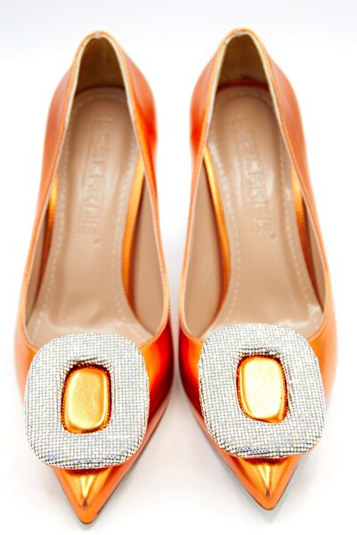 lescarpe مشبك حجري نسائي بتفاصيل خنجر