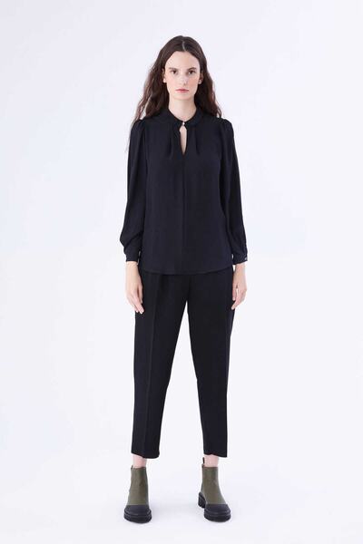 Roman Yaka Detaylı Bluz Siyah