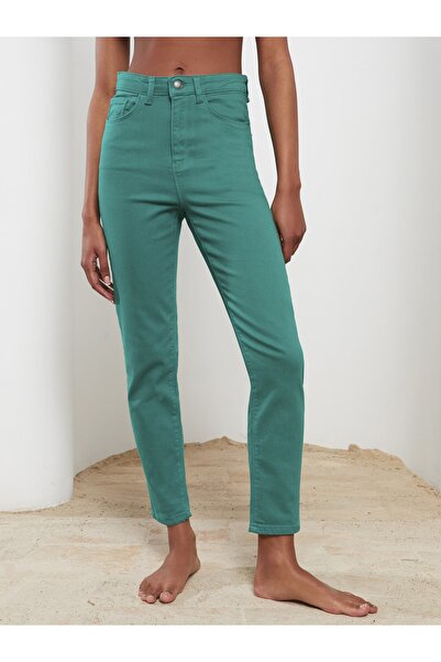 LC Waikiki Normal Bel Dar Fit Düz Cep Detaylı Kadın Pantolon