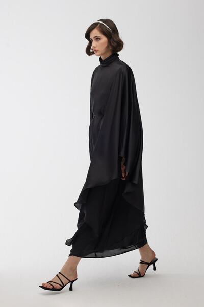 Manuka Satin Cape večerní šaty černé