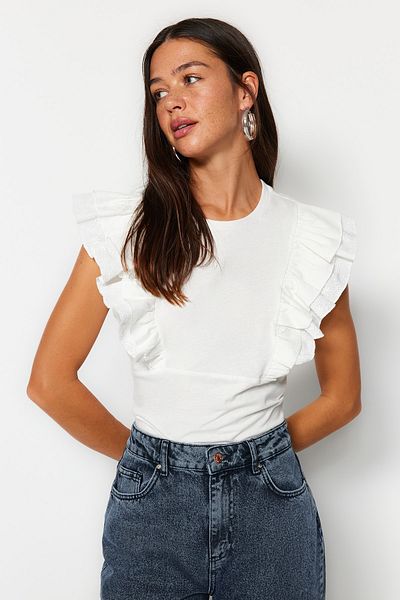 Trendyol Collection Weiße, detaillierte Strickbluse mit Stickerei TWOSS23BZ00940