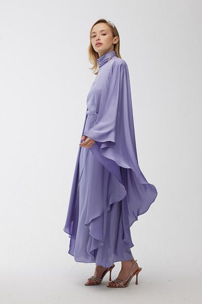 Manuka Satin-Cape-Abendkleid Lavendel