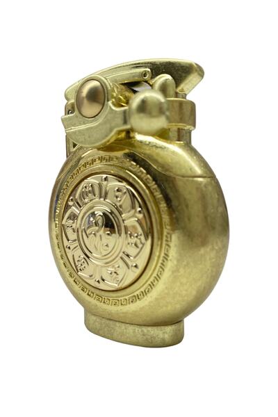 Silvio Monetti Antik Sarı Renk Yuvarlak Çarklı Kabartma Desenli Benzinli Çakmak 109175