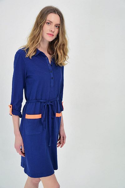 Hanna's by Hanna Darsa فستان نسائي محبوك باللون الأزرق الداكن مع حزام بأزرار أمامية وتفاصيل Grosgrain 1433
