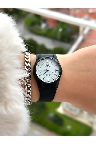 Q&Q Brand Black Silicone Band, Suitable for Pool and Sea Use, Women's Wristwatch + bracelet