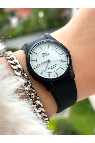 Q&Q Brand Black Silicone Band, Suitable for Pool and Sea Use, Women's Wristwatch + bracelet