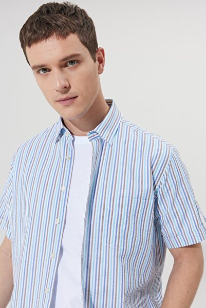 AC&Co / Altınyıldız Classics Pánská bílo-modrá bavlněná pruhovaná košile Comfort Fit uvolněného střihu se skrytým límečkem