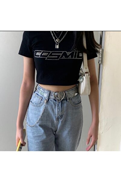 Violon تي شيرت نسائي قصير مطبوع عليه نص كوني مرصع باللون الأسود