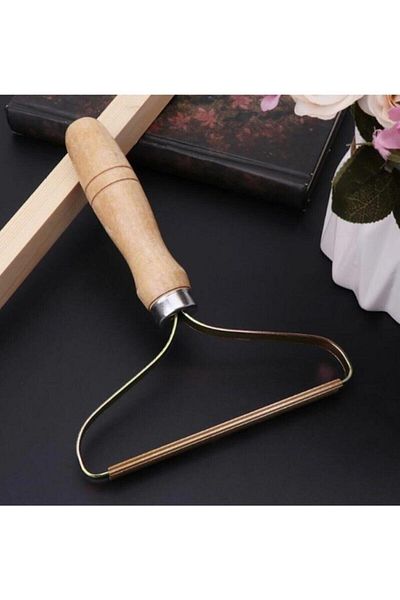 LOVYCO Wooden Handle Iron Clothes Lint and Fluff Collector| Cat Dog Sweater Cardigan Carpet Fabric Feather