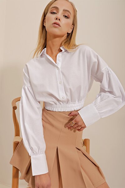 Trend Alaçatı Stili Bluză de damă din popelin, cu guler alb, cu mâneci balon, cu nasturi ALC-X10344