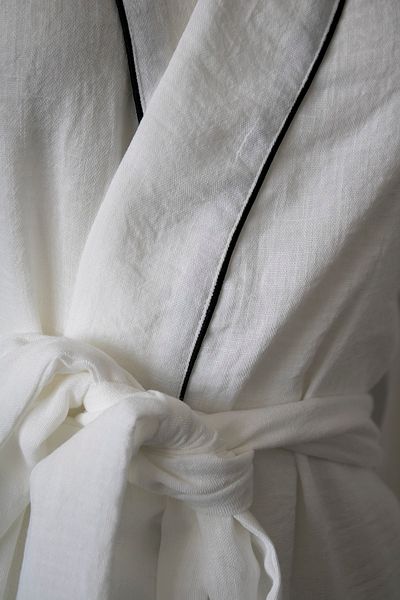 Mita Concept Kimono cu mânecă pătrată cu fante din in brut de culoare albă