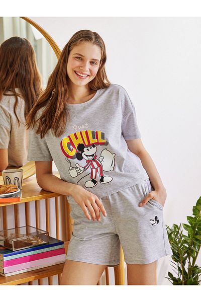 LC Waikiki Pyjama-Set für Damen mit Rundhalsausschnitt, Mickey Mouse-Aufdruck und Shorts