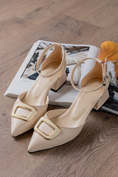 DURUNUN BUTİĞİ Achel bézs csatos hegyes orrú sarkú cipő