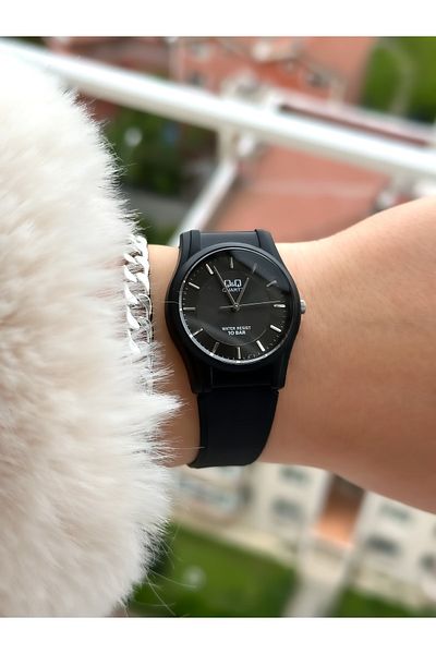 Q&Q Brand Black Silicone Band, Suitable for Pool and Sea Use, Women's Wristwatch + bracelet