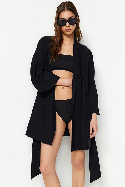 Trendyol Collection Schwarzer, gewebter, ausgestellter Mini-Strandkimono und Kaftan aus Baumwolle mit Gürtel TBESS23KM00080