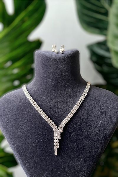 Serelia Crystal Stone Silver Necklace Earring Set