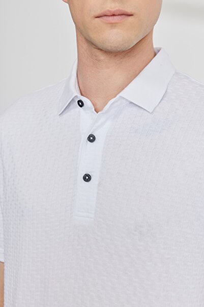 ALTINYILDIZ CLASSICS Weißes, schmal geschnittenes, schmal geschnittenes Jacquard-Kurzarm-T-Shirt mit Rundhalsausschnitt für Herren in Weiß