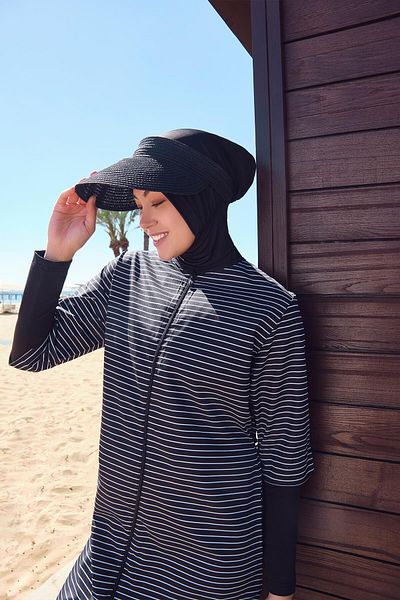 Haşema Λευκό ριγέ κέντημα Λεπτομερές μαύρο Gilet Full Hijab μαγιό Top