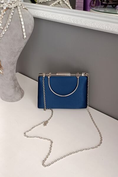LA CALZATURE Γυναικεία τσάντα βραδινό φόρεμα με αλυσίδα με χερούλι Navy Blue ...